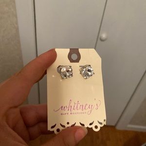 🆕 NWT Boutique stud earrings